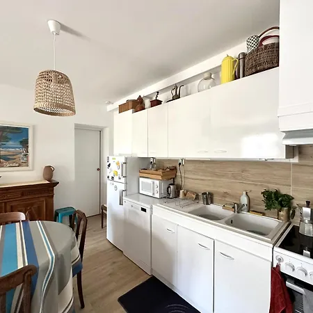 Le Cocon, Pour 2 Personnes A 5 Minutes De La De L'almanarre A Apartment Hyeres