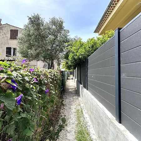 Apartment Le Cocon, Pour 2 Personnes A 5 Minutes De La De L'almanarre A *