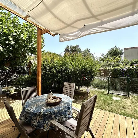 Le Cocon, Pour 2 Personnes A 5 Minutes De La De L'almanarre A Apartment Hyeres