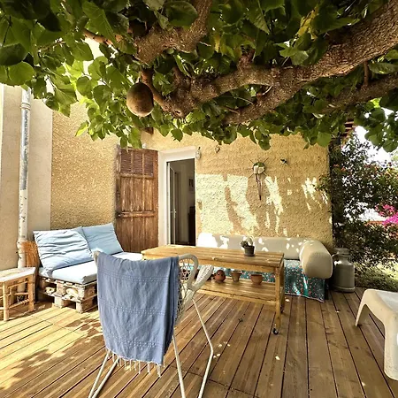 Le Cocon, Pour 2 Personnes A 5 Minutes De La De L'almanarre A Apartment *